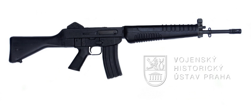 Singapurská útočná puška SAR 80 (Sterling Assault Rifle 80)