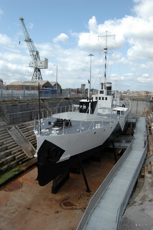 Monitor HMS M.33 je od počátku srpna 2015 přístupný veřejnosti v suchém doku č. 1 na dohled o legendární HMS Victory, nejdéle sloužící válečné lodi v činné službě na světě. HMS M.33 je jednou ze tří britských lodí, které se z první světové války zachovaly do dnešních dnů.