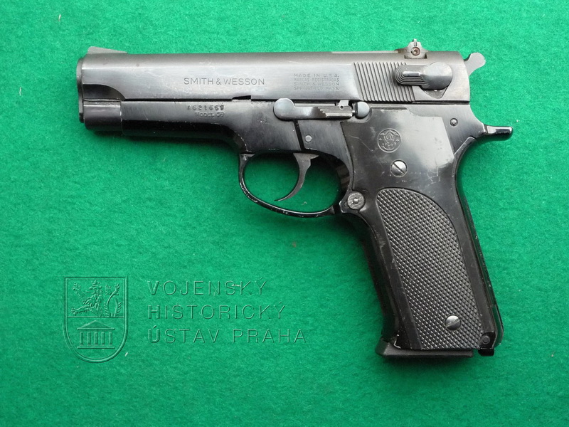 Pistole Smith & Wesson model 59