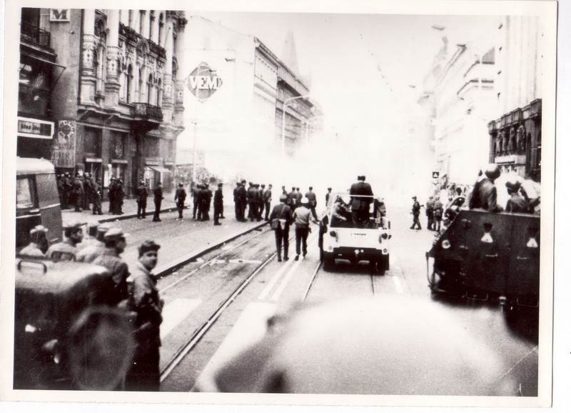 ČSLA zasahuje proti demonstrantům 21. srpna 1969 v Praze Na příkopech.
FOTO: VHÚ
