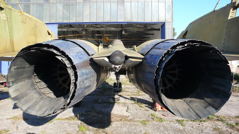 Přesun letounu MiG-29 ze Slovenska do sbírek Vojenského historického ústavu Praha loni na podzim