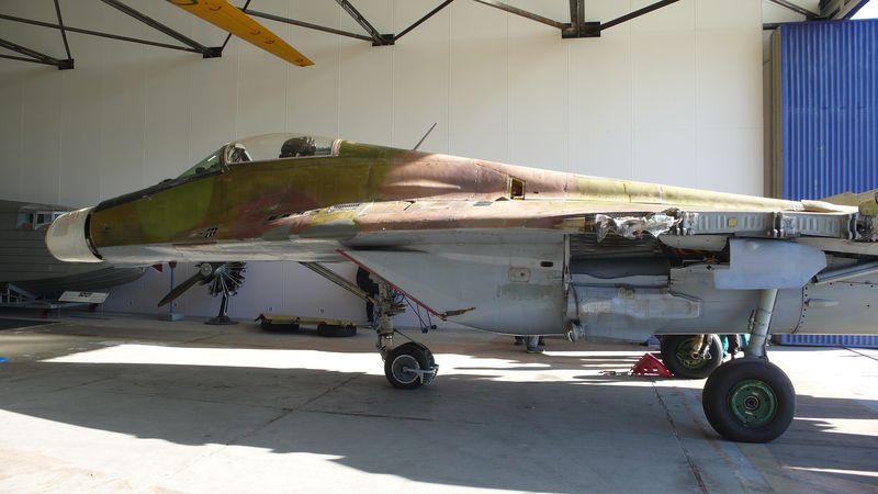 Přesun letounu MiG-29 ze Slovenska do sbírek Vojenského historického ústavu Praha loni na podzim
