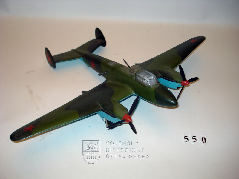 Model sovětského středního bombardéru PETLJAKOV  Pe – 2