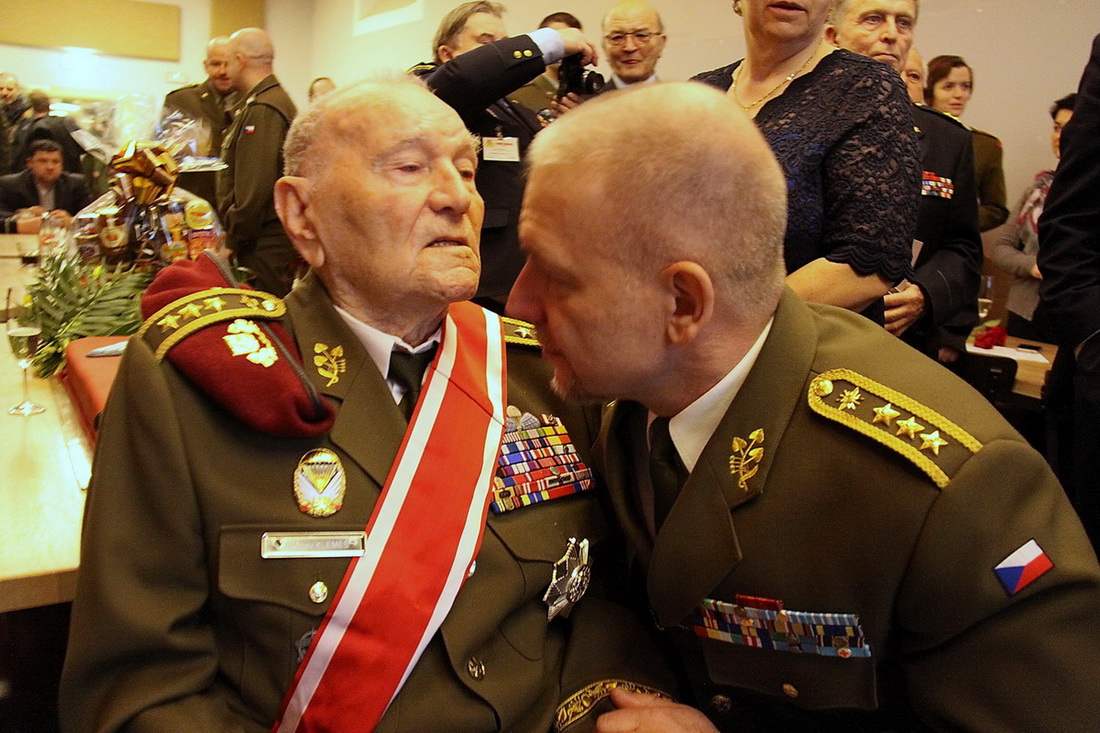 J. Klemeš a 1. zástupce náčelníka Generálního štábu Armády České republiky, generálporučík Jiří Baloun