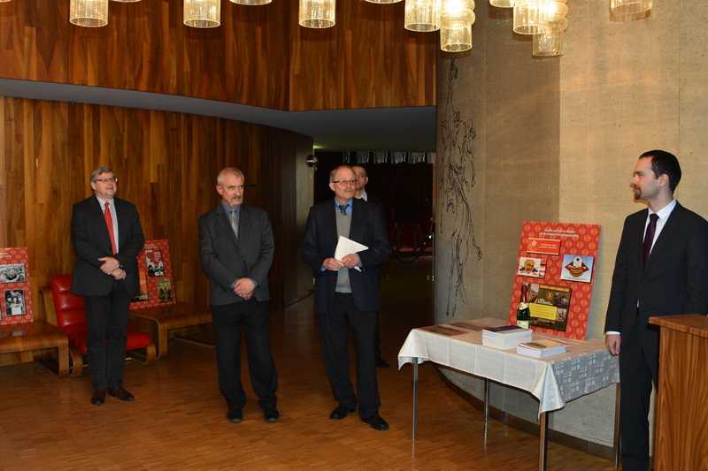 Historici (zleva) Rüdiger Wentzke, Jaroslav Láník, Michael Epkenhans a vojenský a letecký přidělenec v Berlíně plukovník Radek Hudeček. Foto Prokop Tomek