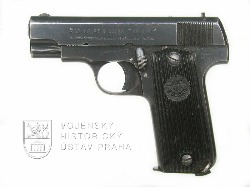 Francouzská pistole Unique model 17