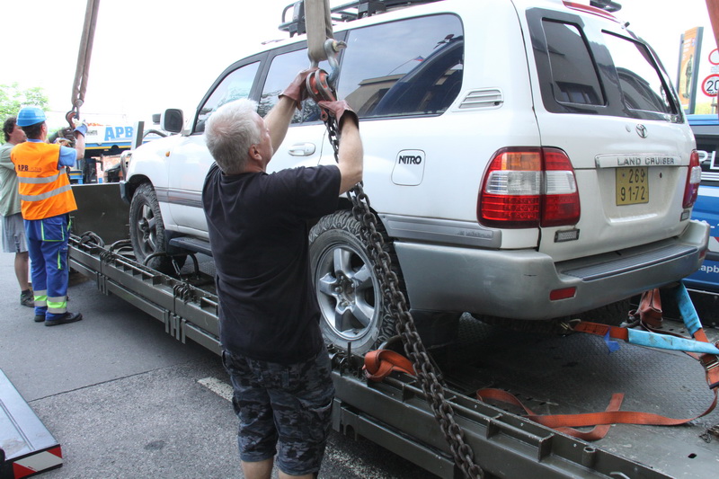 Přemístění a odvoz Toyoty Land Cruiser, která sloužila v Afghánistánu