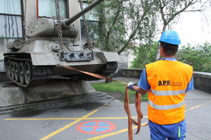 Přemístění a odvoz tanku T-34/85