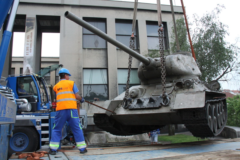 Přemístění a odvoz tanku T-34/85