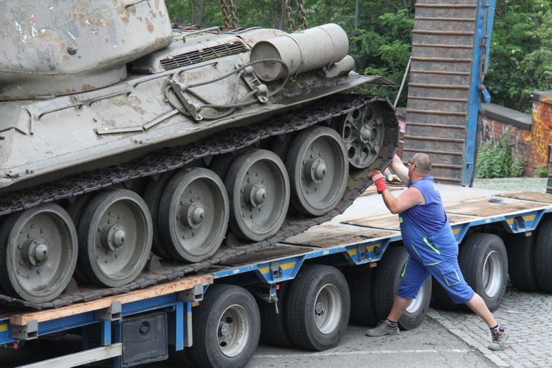 Přemístění a odvoz tanku T-34/85