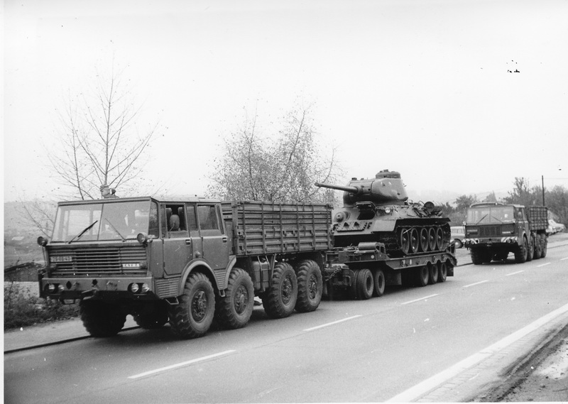 Umístění tanku T-34/85 před budovu žižkovského muzea v první polovině 70. let