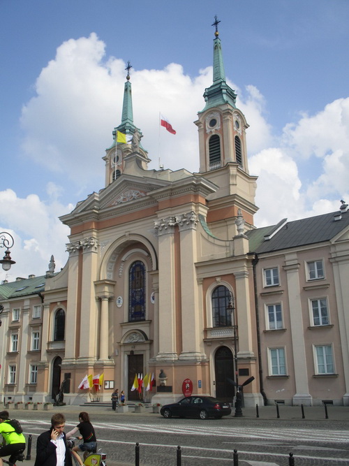 Katedrální kostel polské armády na náměstí Krasińských. V jeho podzemí se nachází unikátní muzeum armádní duchovní služby. FOTO: J. Plachý