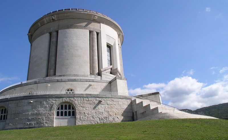 Osárium Castel Dante v Roveretu, největší pohřebiště čs. legionářů v Itálii 