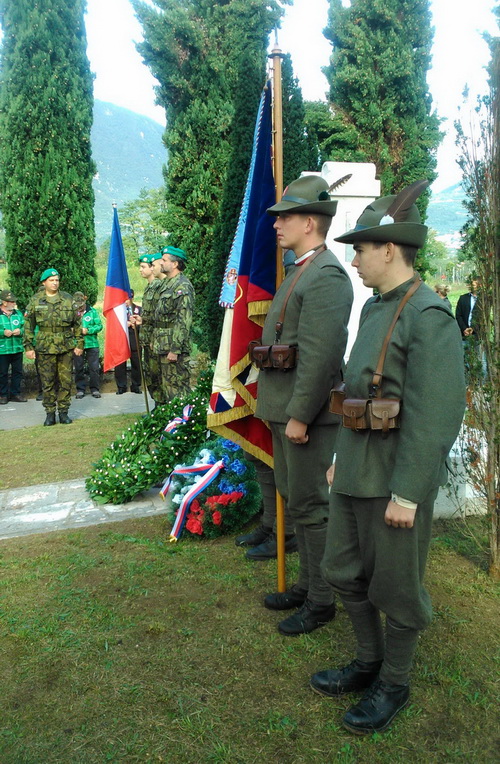 Pietní akt 23. září 2017 u pomníku A. Štorcha a L. Jeřábka v Rivě