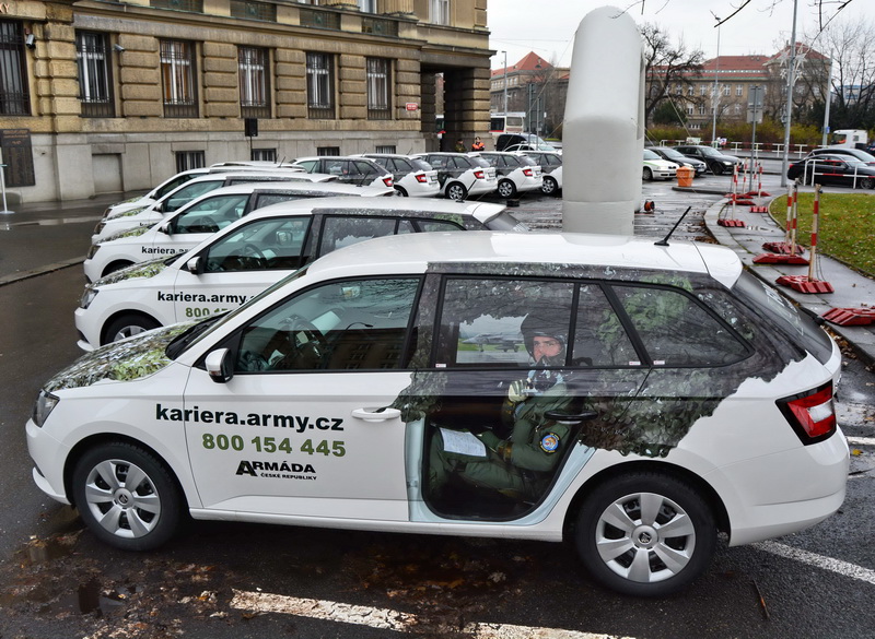 Autorem podoby rekrutačních automobilů je výtvarník z VHÚ