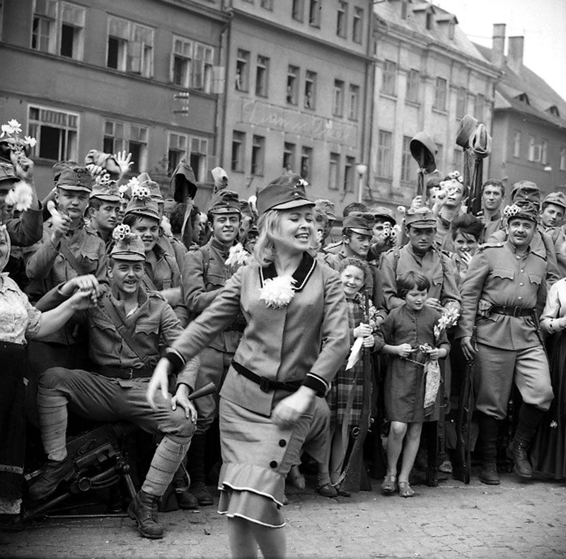 Film Hvězda zvaná Pelyněk v roce 1964 pobouřil mnoho tehdy žijících pamětníků a účastníků vzpoury či jejich pozůstalých…

