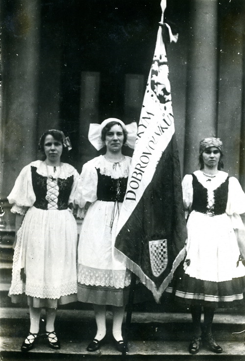 Prapor českých dobrovolníků v Britské armádě, který vyšily dámy londýnské české kolonie
(VÚA-VHA)


