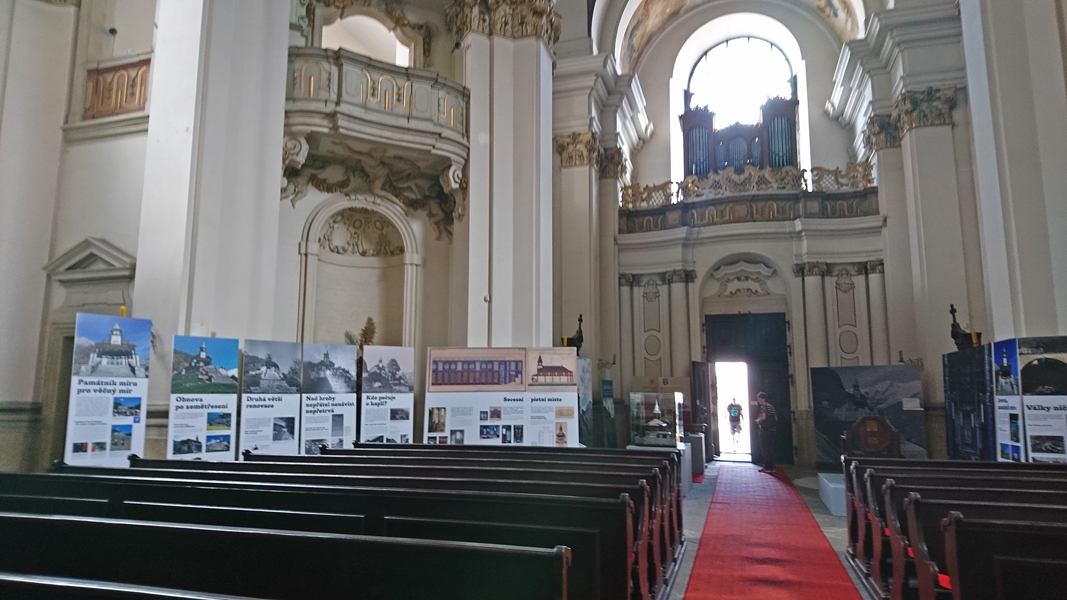 Snímek z expozice ve Vojenském kostele sv. Jana Nepomuckého na pražských Hradčanech
(Velvyslanectví Slovinské republiky v Praze)
