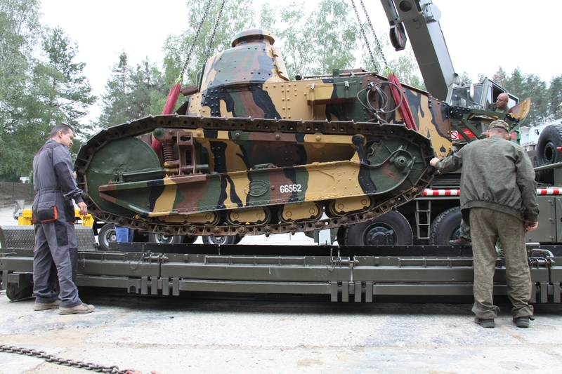 Tank Renault FT-17 po příjezdu do lešanského muzea na konci srpna 2018