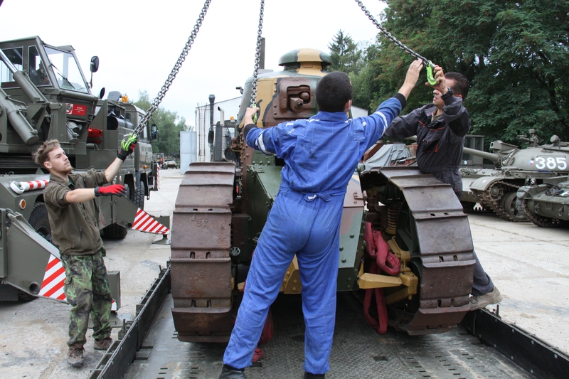 Tank Renault FT-17 po příjezdu do lešanského muzea na konci srpna 2018