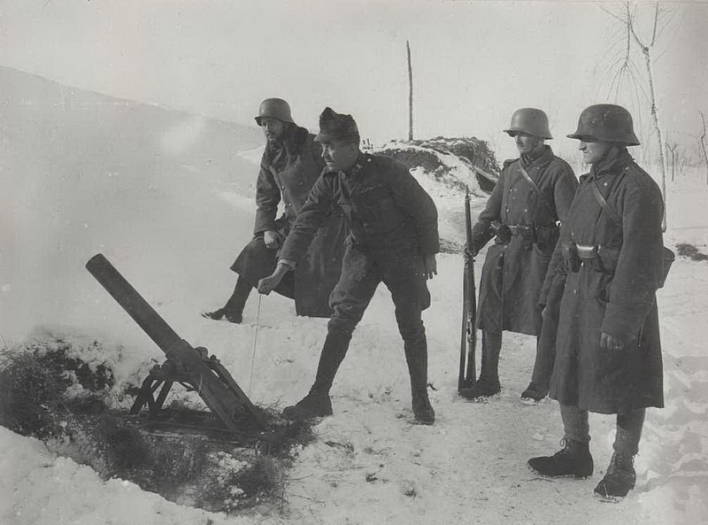 Rakousko-uherský 9cm minomet vz. 14, italská fronta, leden 1918.