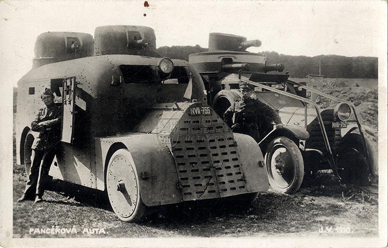 Dvojice obrněných vozů čs. armády