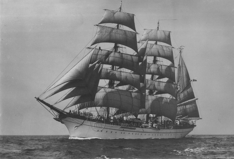 Německá školní plachetnice třídy Gorch Fock