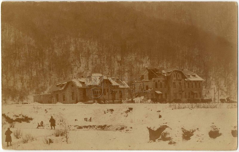 Budovy celnice po zásahu dělostřeleckým granátem, 1917