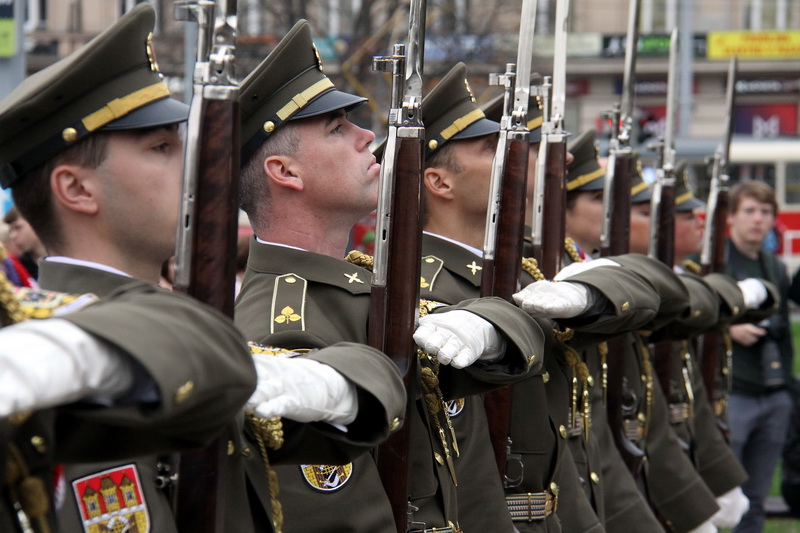 Vernisáži výstavy ke 100 letům existence Generálního štábu předcházel pietní akt u pomníku připomínající čs. vojáky bojující v zahraničí