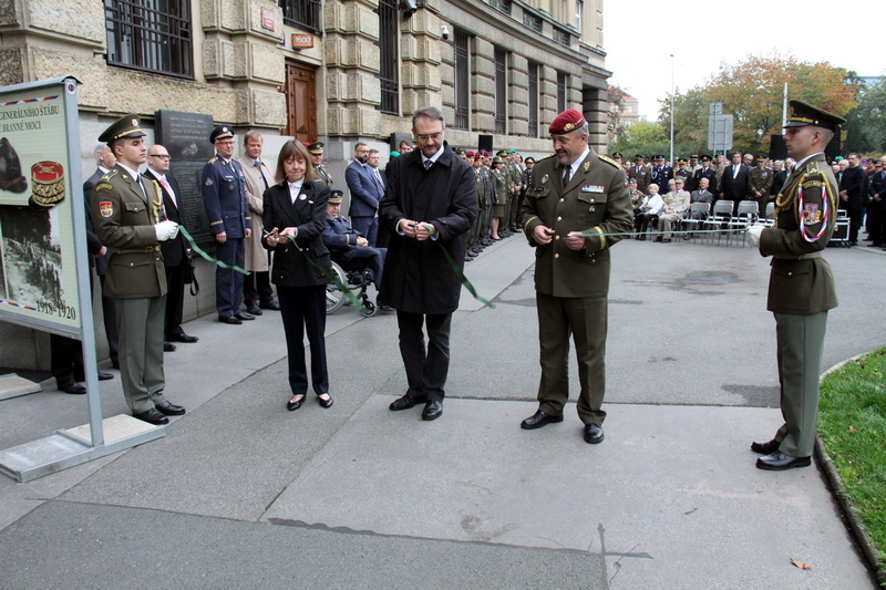 Výstava připomíná rovných 100 let existence Generálního štábu naší armády