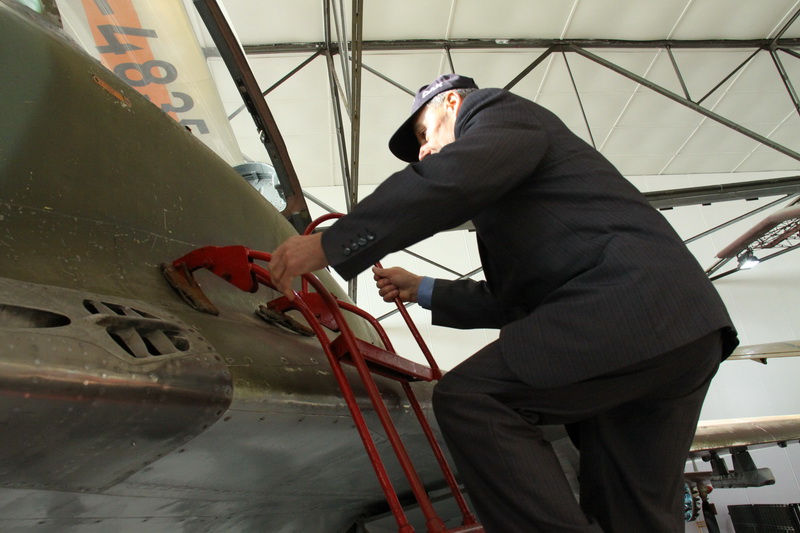 Výstup do kabiny MiG-29