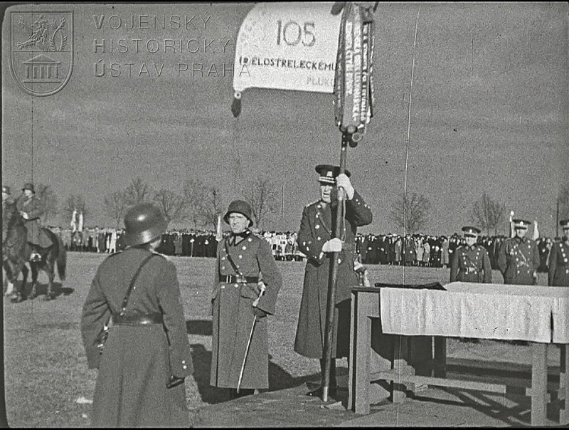 Film „Slavnostní předání plukovní standarty dělostřeleckému pluku 105“