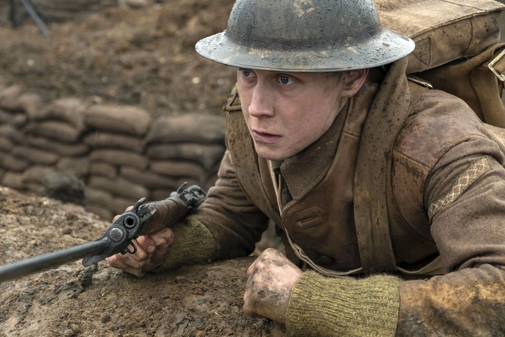 George MacKay jako svobodník Schofield