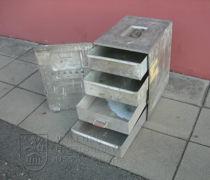 Potravinový box z letounu OK-NAB