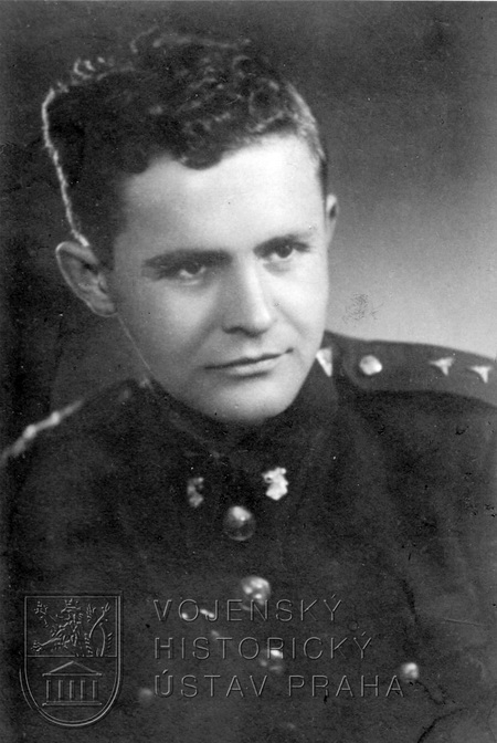 Fotografie poručíka Karla Odehnala.