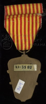 Pamětní medaile bojovníků barikád ze Strašnic – Stará škola