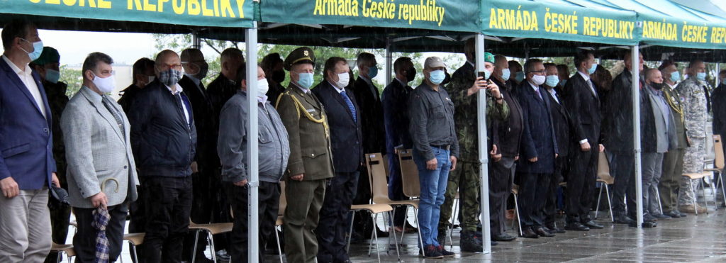 Veteráni války v Zálivu byli při slavnostním setkání na pražském Vítkově vyznamenáni