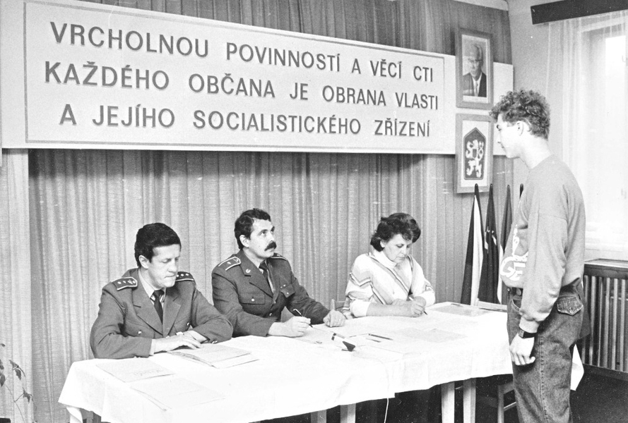 Jakeš realista aneb První kroky ke zkrácení vojenské služby v roce 1989