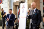 Vlevo ředitel Odboru muzeí VHÚ Michal Burian, vpravo předseda České olympijské akademie Alexandr Kliment
