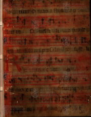Přední desky se středověkým pergamenem s liturgickým textem.