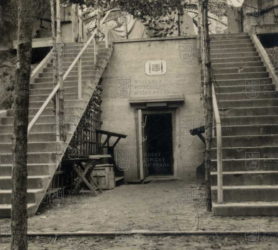 Pohled na týl polské baterie H. Laskowského na poloostrovu Hel roku 1939