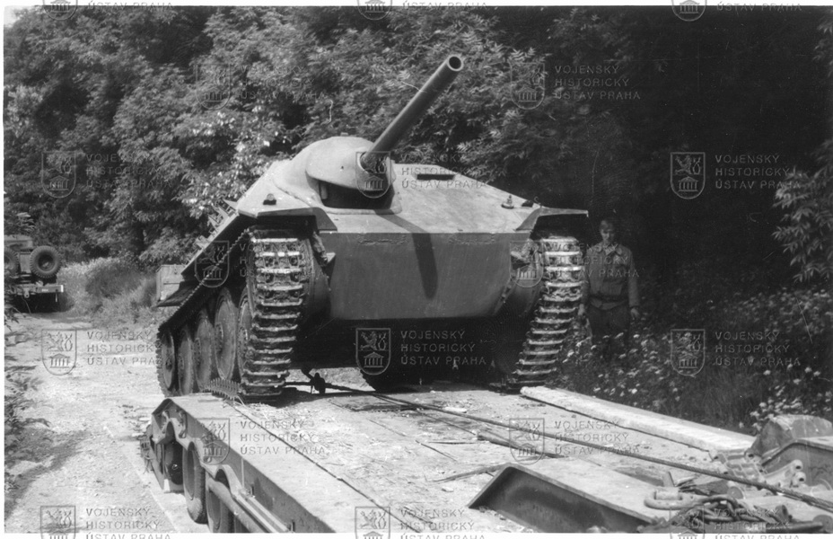 Přesun německého stíhače tanků Jagdpanzer 38 (t) Hetzer v 60. letech 20. století do sbírky VHÚ
