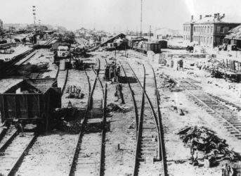Pohled na chebské nádraží po spojeneckém bombardování v roce 1945