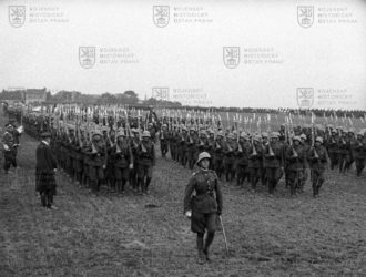 Film „Přehlídka posádky Velké Prahy presidentem republiky v den 10. výročí bitvy u Zborova dne 2. července 1927“