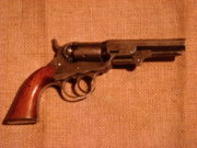 Revolver Cooper Pocket z roku 1864, dvojčinný perkusní revolver s otevřeným rámem. 