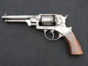 Revolver Starr Army (1858), dvojčinný perkusní revolver se dvěma jazýčky v lučíku, z nichž přední pouze napíná mechanismus a malý jazýček v zadní části lučíku kohout uvolňuje.