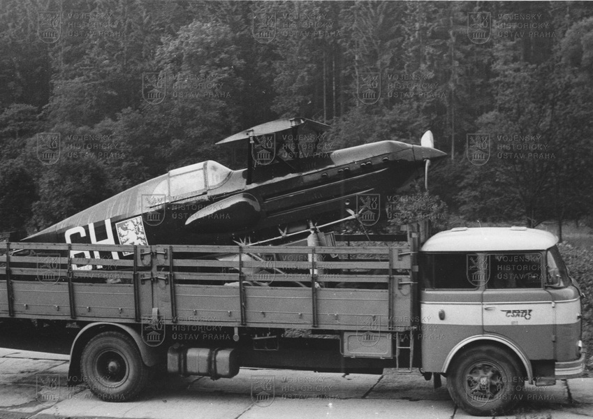 Převoz zrenovovaného letounu Avia B-534