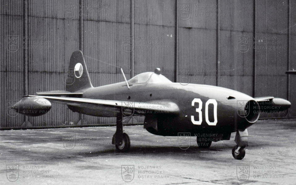 Stíhací letoun Jak-17 ve Kbelích