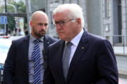 Německý prezident Frank-Walter Steinmeier před chrámem svatého Cyrila a Metoděje v Praze