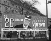 O jízdě vpravo se v Československu řadu let jalově diskutovalo, rázný pokyn okupantů ke změně v březnu 1939 vedl řadu malověrných hlupáků na čas k obdivu k nacistickému režimu.

